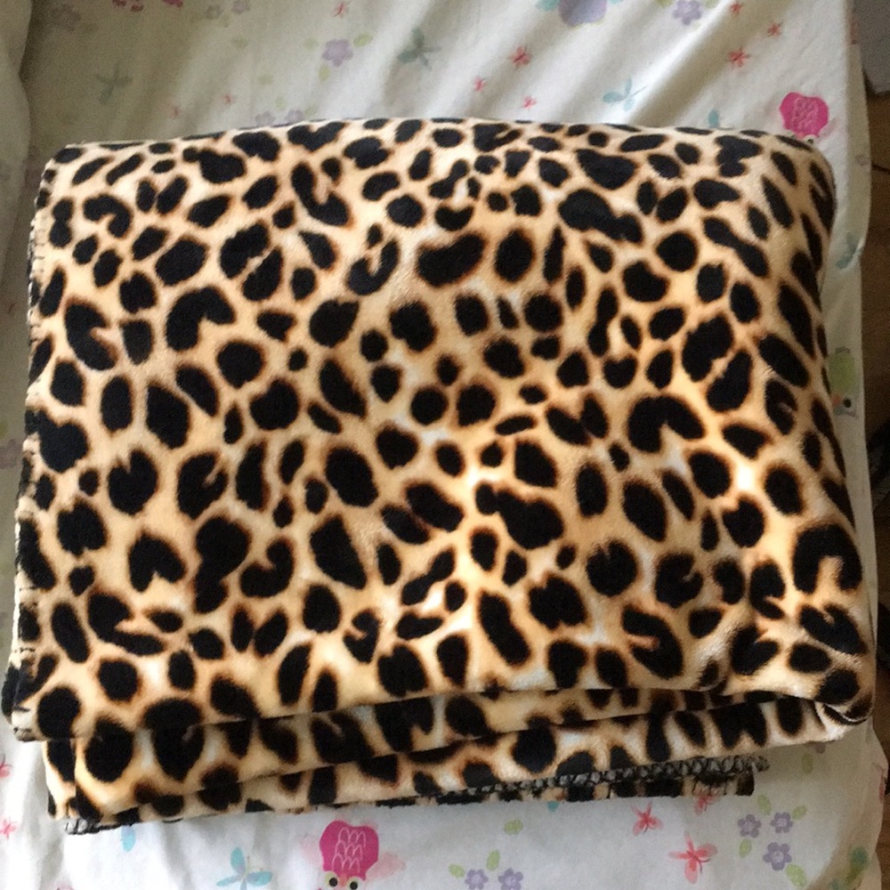 Victoria’s Secret Pink cheetah Sherpa blanket